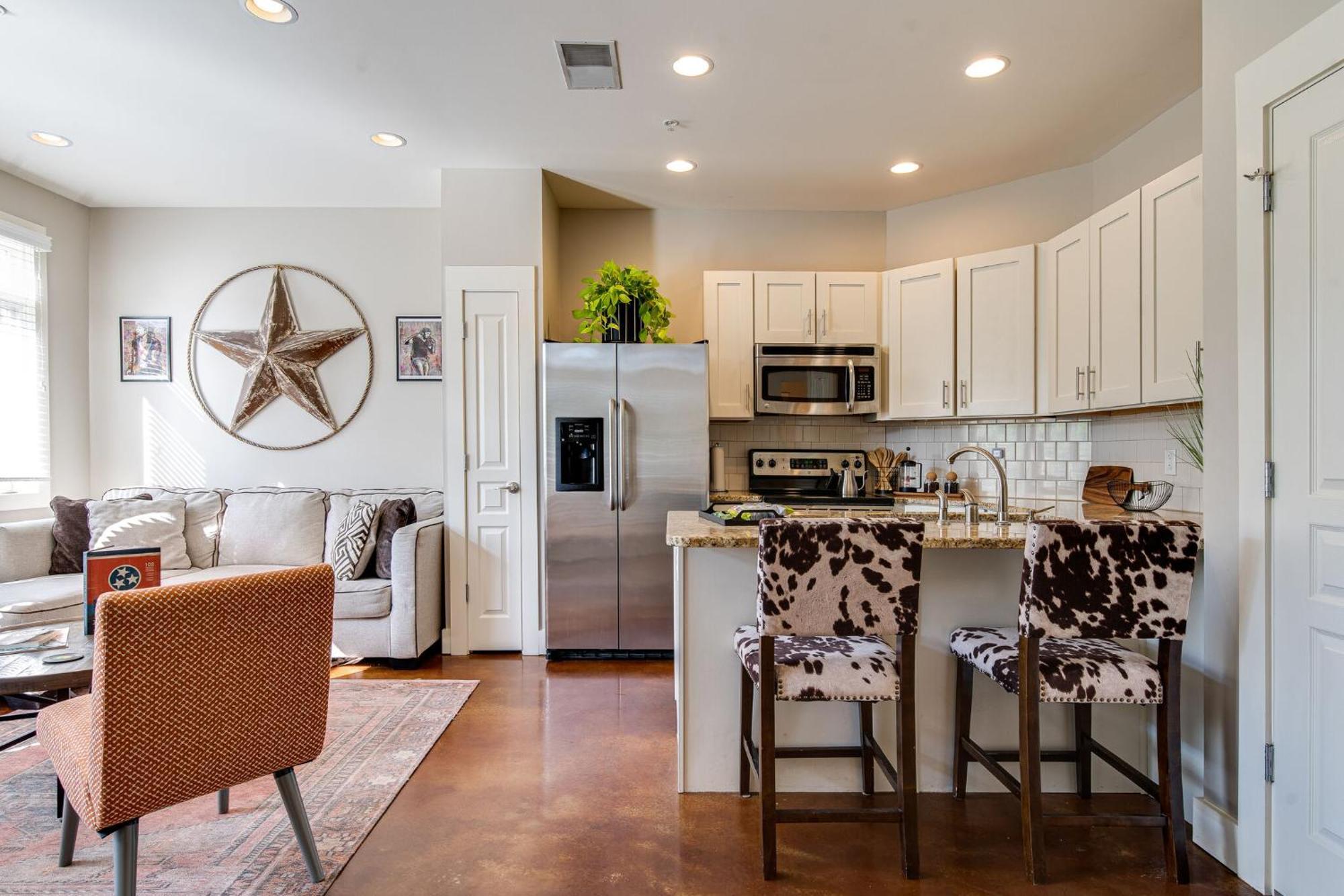 The Celebrity - Minutes To Broadway With A Balcony Apartment Nashville Exterior photo